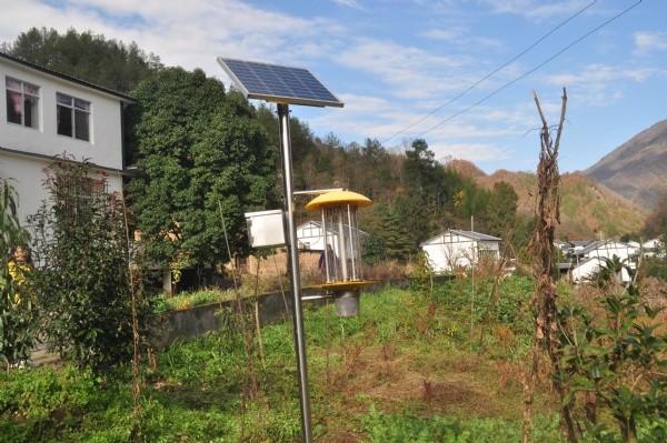 農業害蟲防治可以使用太陽能殺蟲燈【圖片案例】
